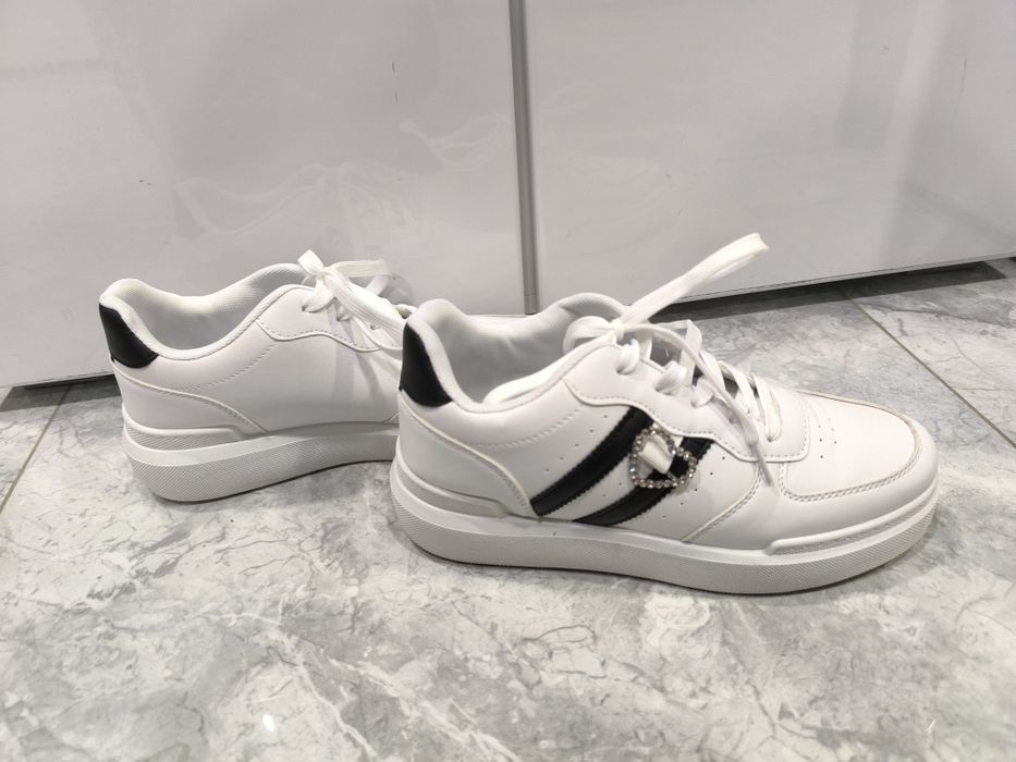 Бели маратонки 41 размер