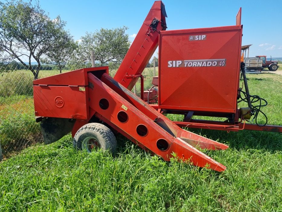 Vând culegator porumb sip tornado 40