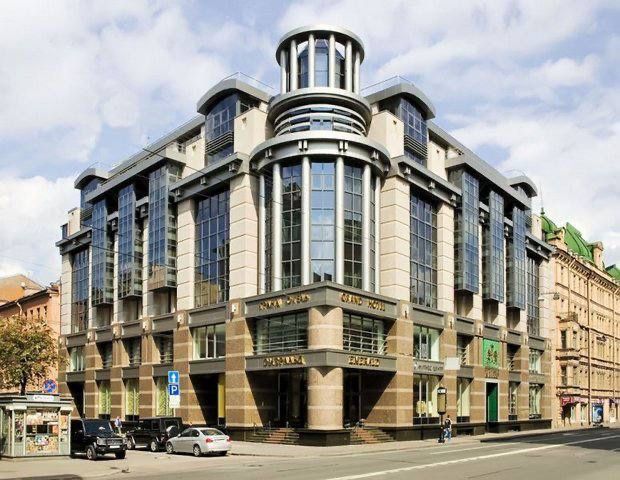 Дархан, кафе Полянка  Здание 2450 кв.м