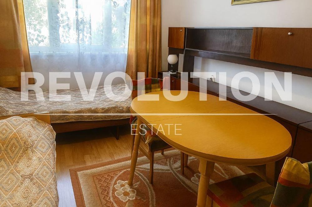 Едностаен апартамент в района на Общината!