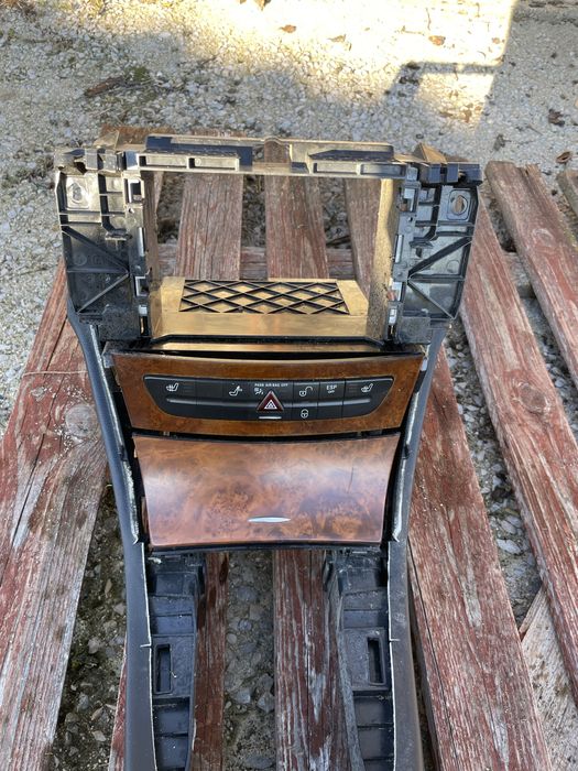 Преден подлакетник за Mercedes CLS W219