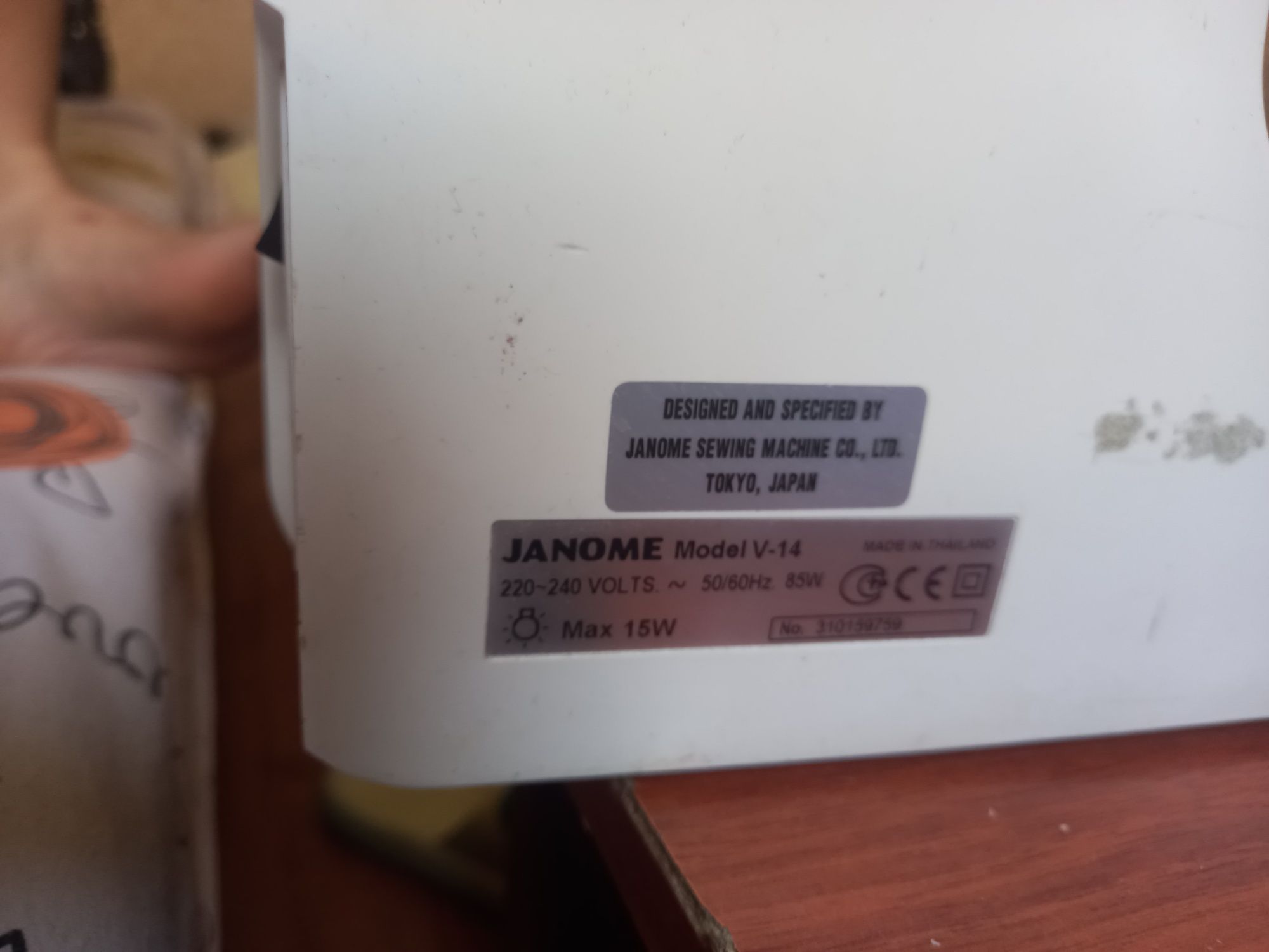 Продаю швейную машинку JANOME V-14