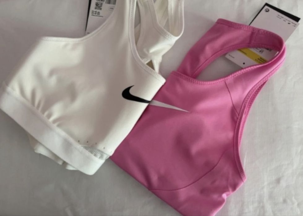 Vând Bustiere Nike