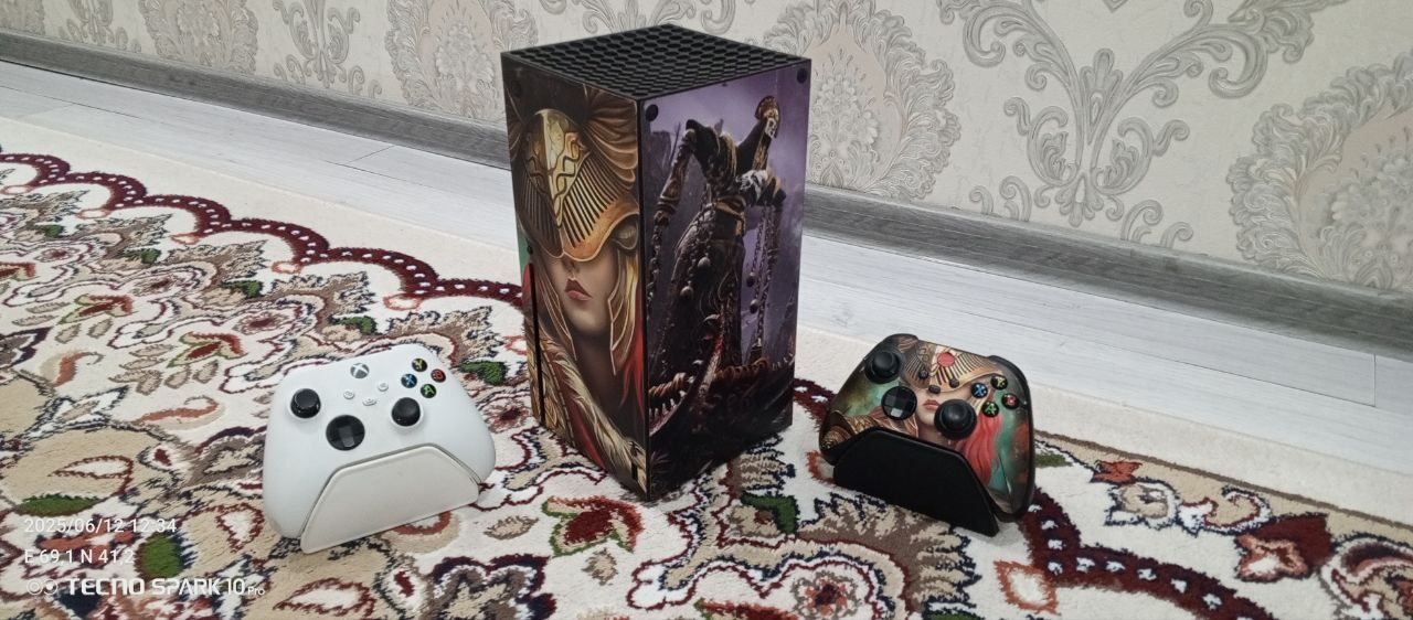 Продам Xbox series X 2 джойстик и игры состояние отличное
