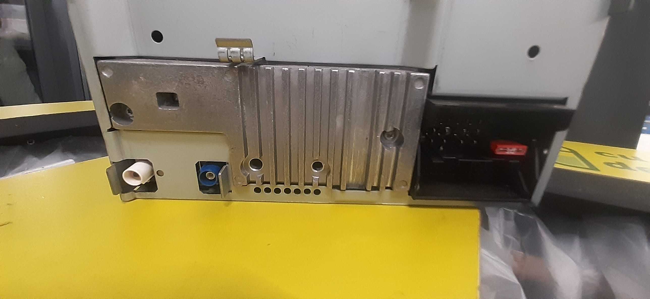 Navi Blaupunkt perfect functional  si un radio cd LG
