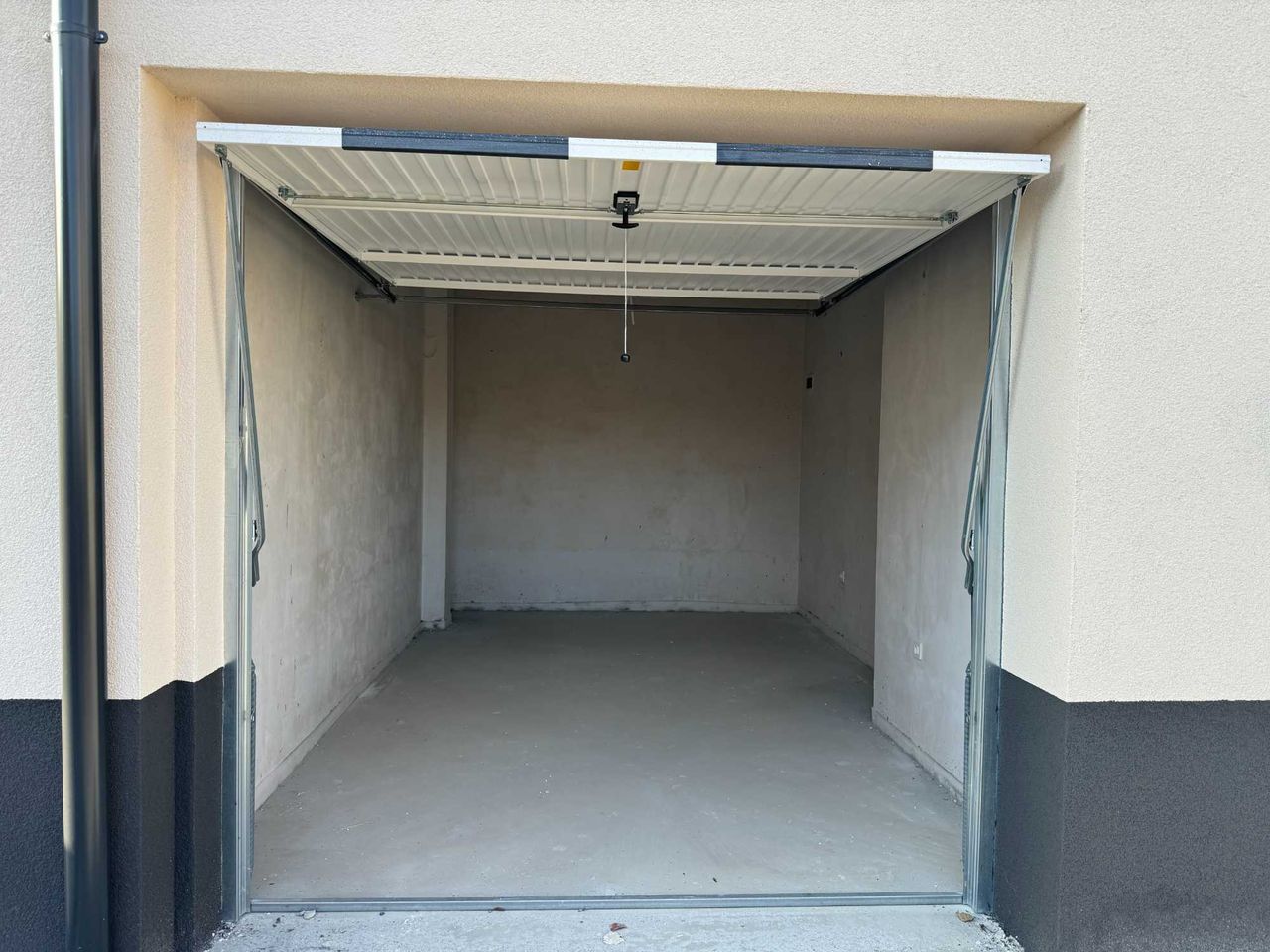 Продава се Гараж / Паркомясто в Търговище, Вароша - 27 кв.м за 756 €/кв.м - Снимка #1