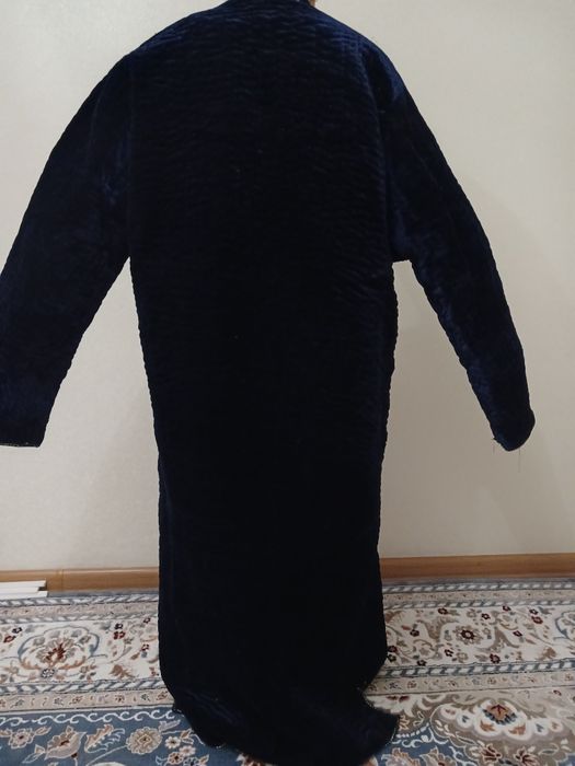 Продаётся чапан чёрного цвета