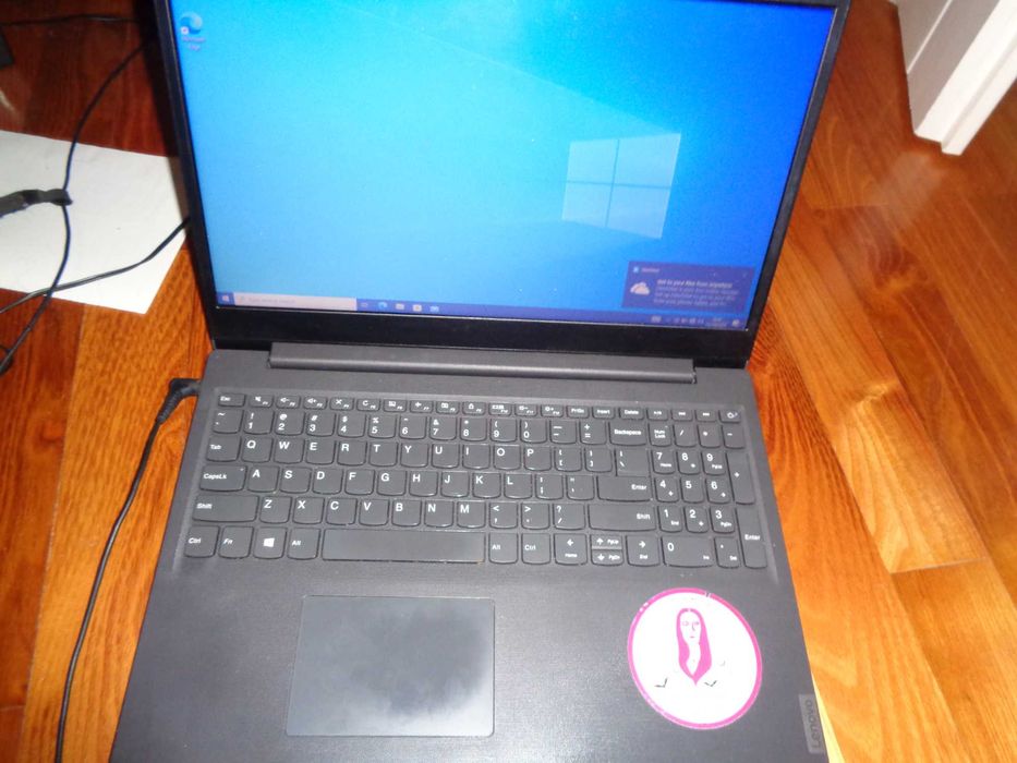 vind laptop LENOVO  V 15  I7