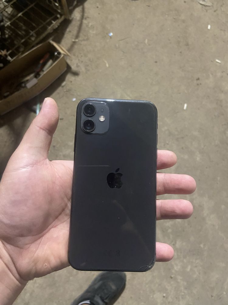 Продам два Айфона 11