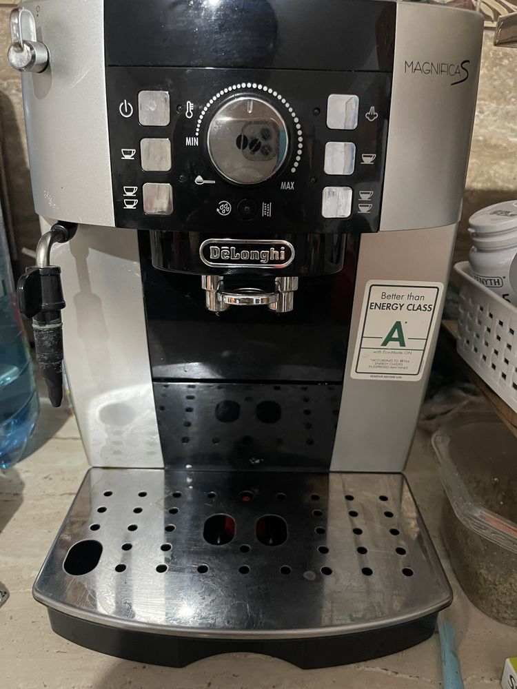 Espressor de cafea Delonghi Magnifica s