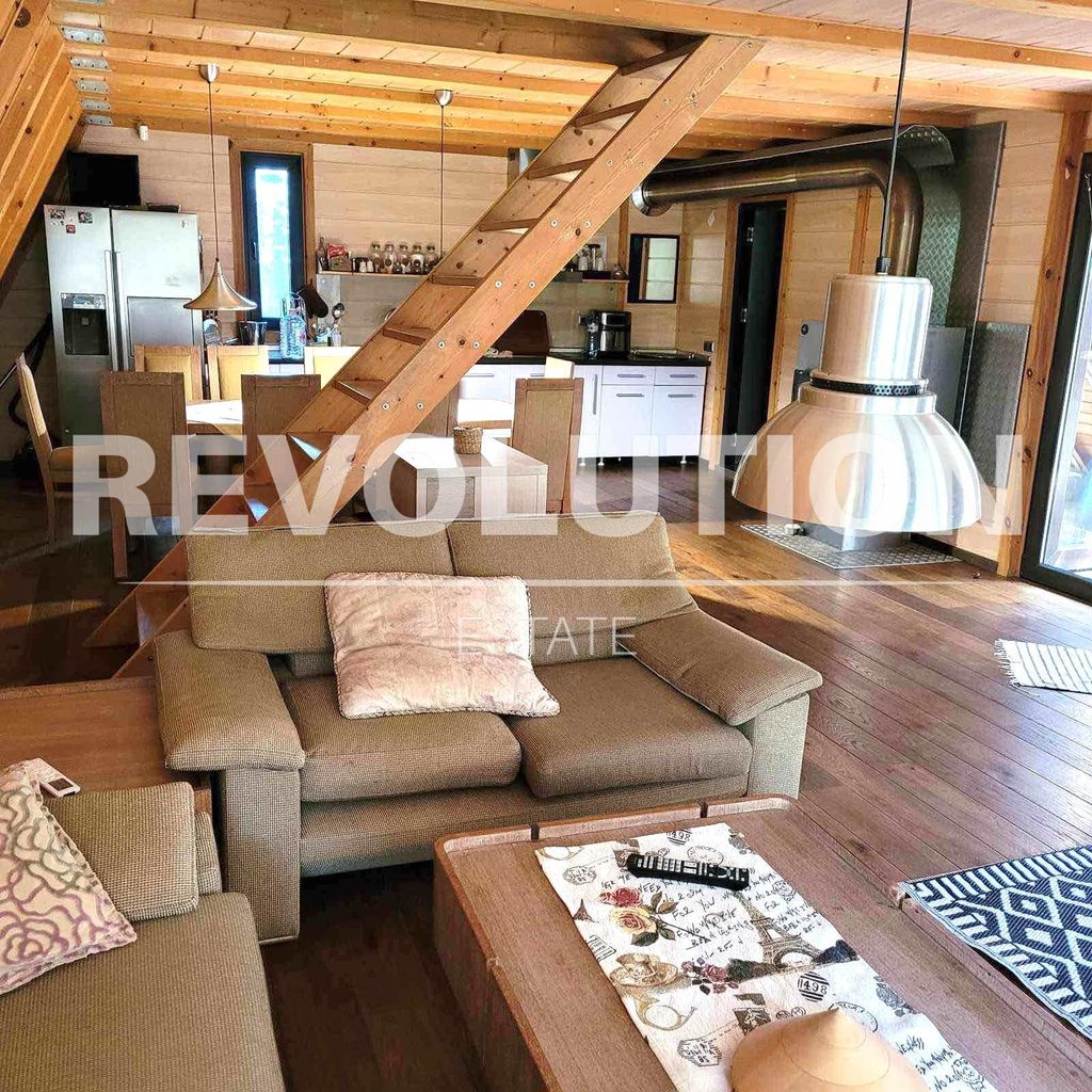 Дава се под наем Къща в Варна, Виница - 200 кв.м за 1100 € - Снимка #1