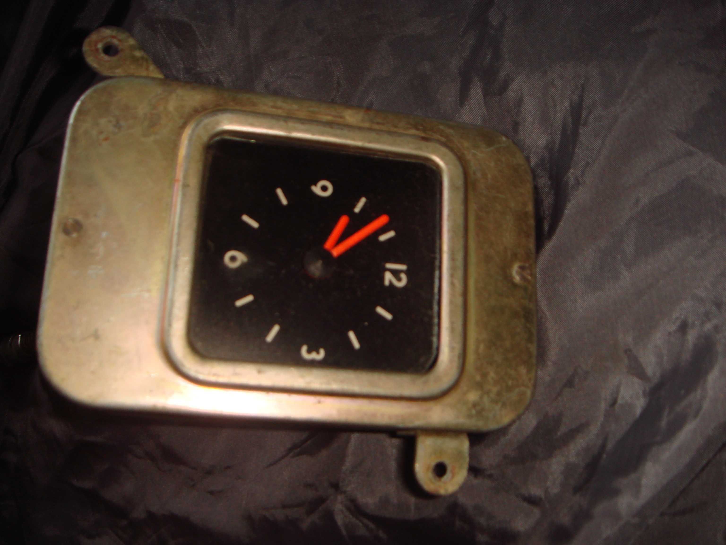 Часы от СССР автомобиля корпус как мельхиоровый в отл. состоянии