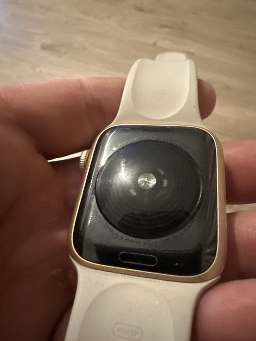 Продавам Apple Woch SE за части