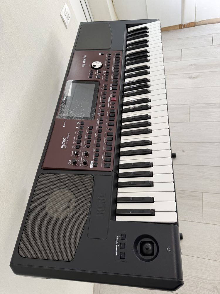 Orga Korg Pa700    .
