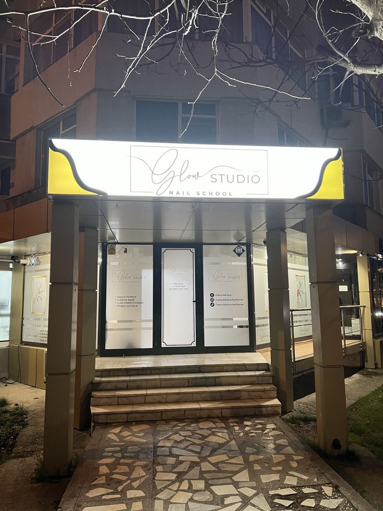 Inchiriez scaun manichiura unghii tehnice Salon Glow Studio