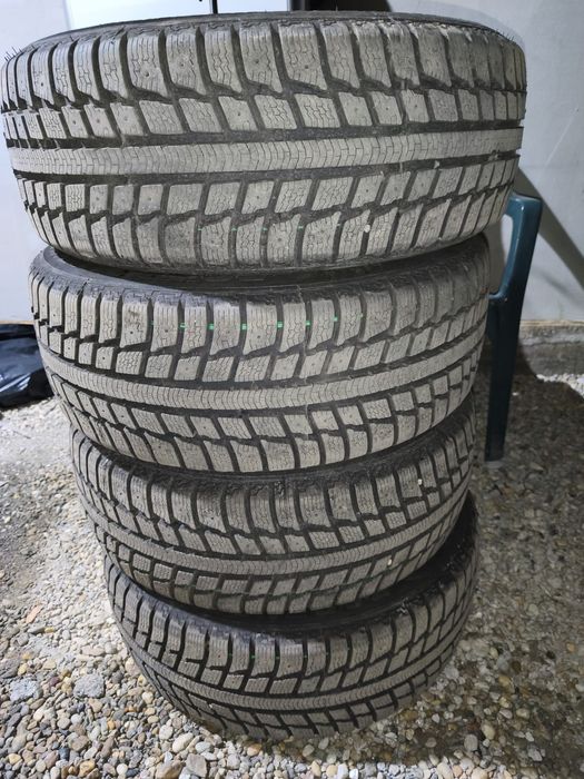 Vând urgent cauciucuri noi!