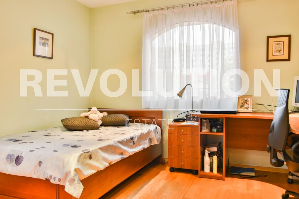 Дава се под наем Къща в София, Надежда 2 - 300 кв.м за 1500 € - Снимка #3