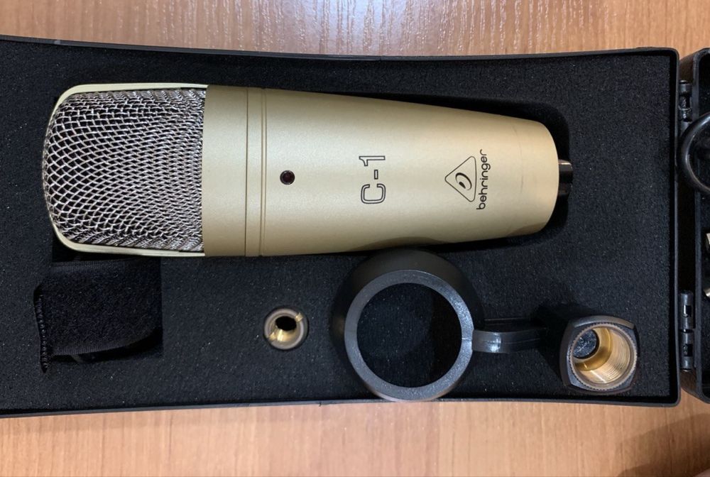 Комплект Микрофон Behringer C-1 + аудиоинтерфейс UM2 + стойка + XLR