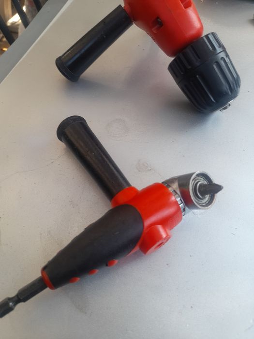 Adaptor ptr colț