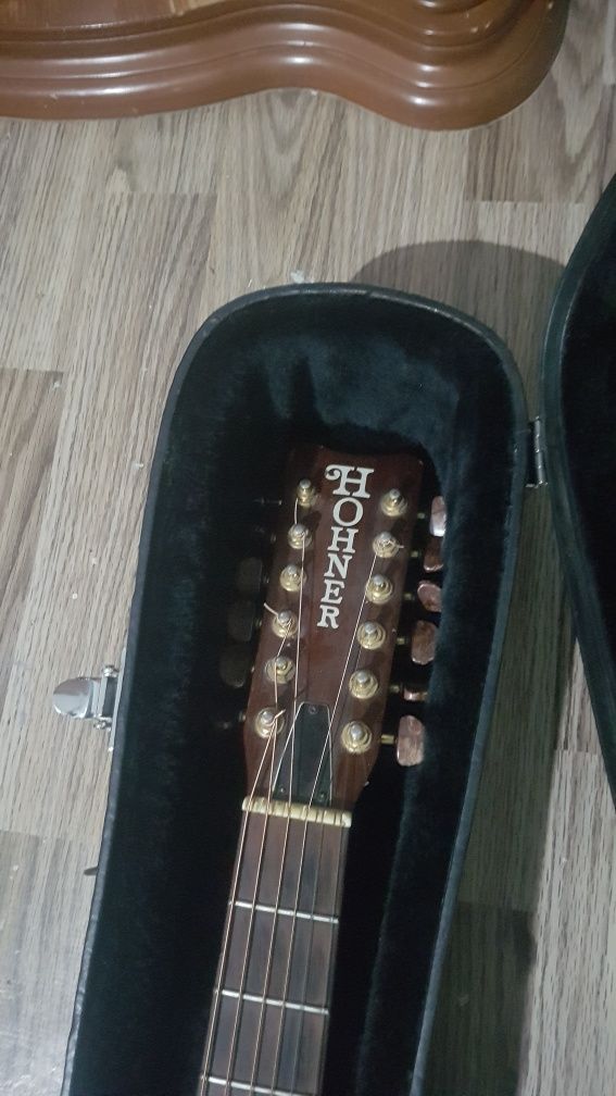 "Hohner" гитара с чемоданом бархатный внутри...