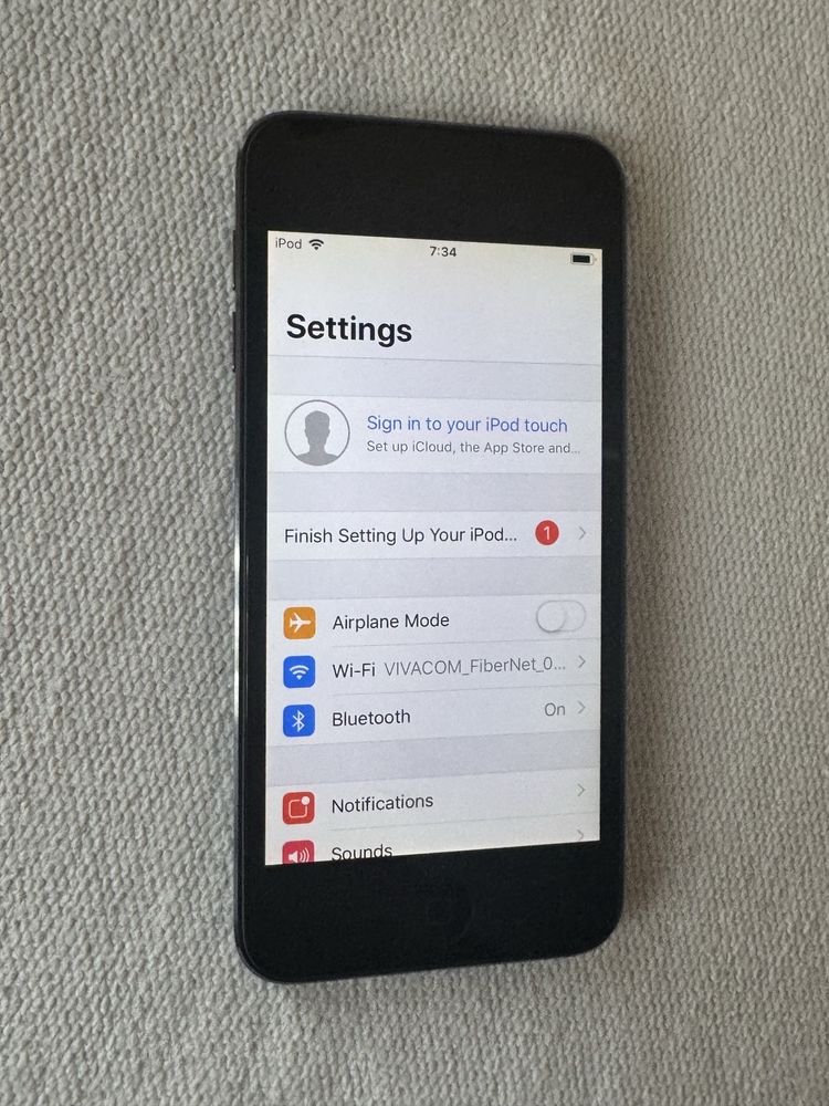 Айпод Apple iPod Touch 6th Generation Model A1574