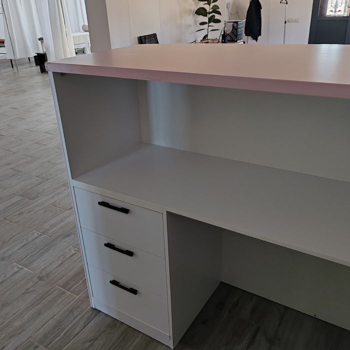 Стойка расепшен новый