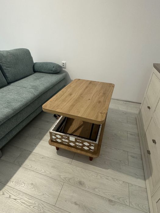 Холна маса с повдигащ механизъм