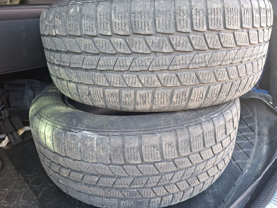 Vând doua cauciucuri 225 55 17