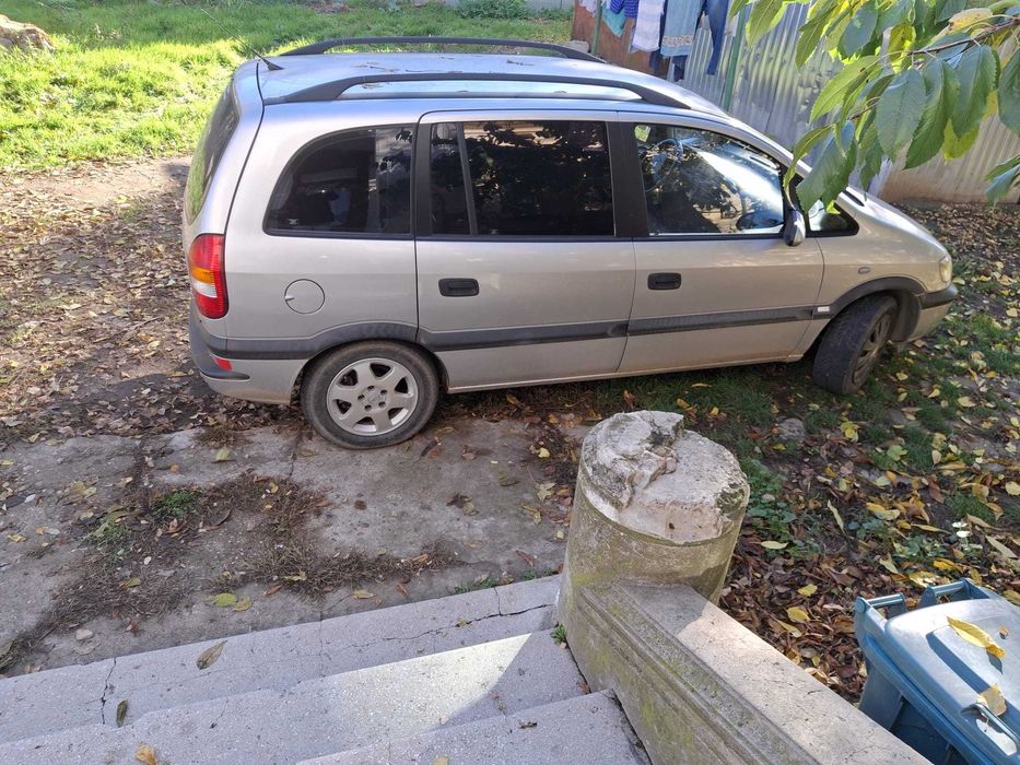 Vând Opel Zafira