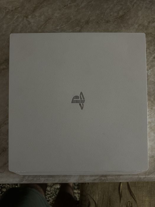 PLAYSTATION 4PRO, с одним джойстиком