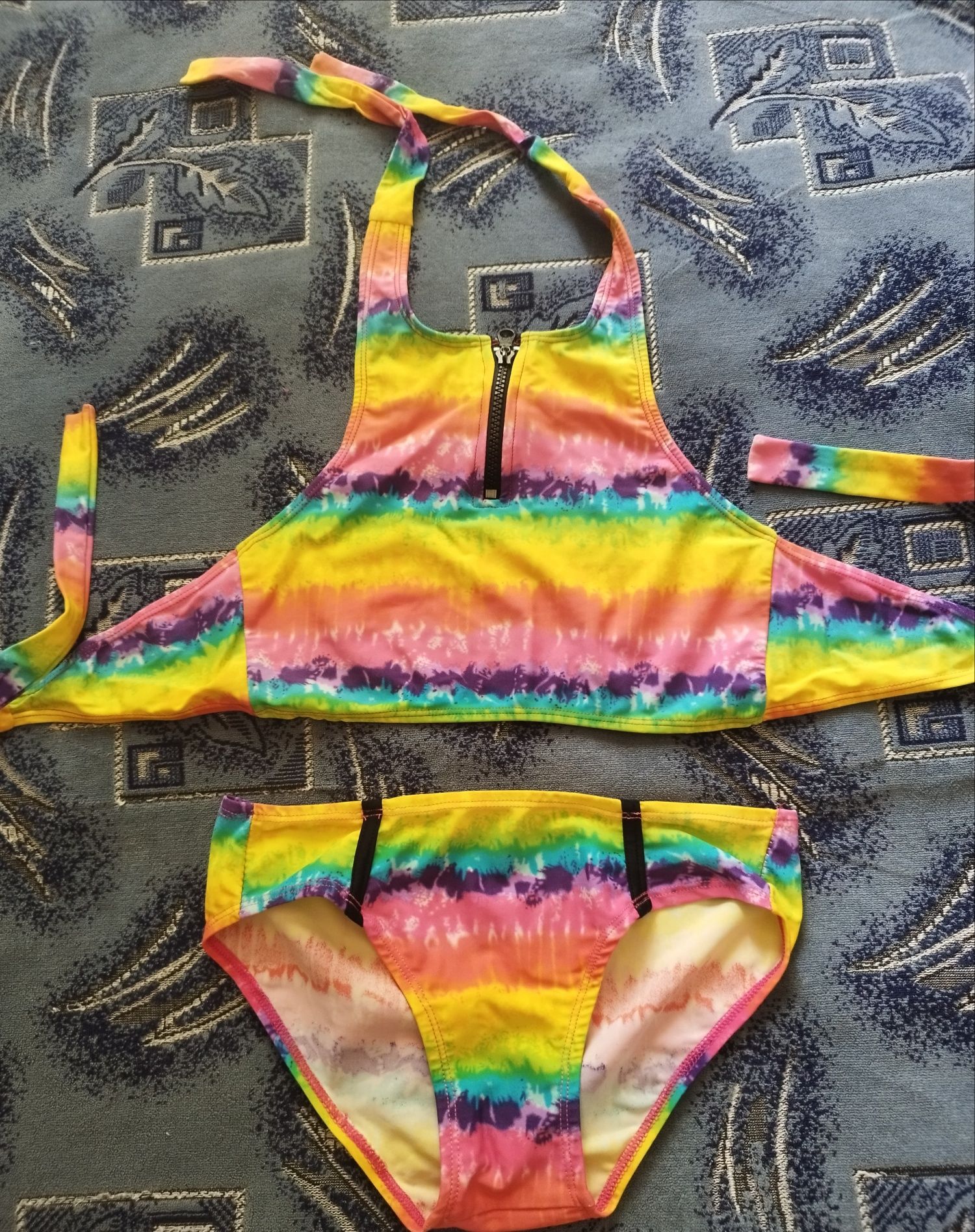 Продам яркие купальники