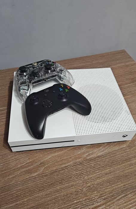 Xbox One S 1TB + 2 manete + cabluri