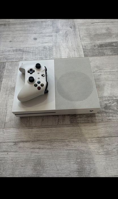 Vând xbox one s 1tb