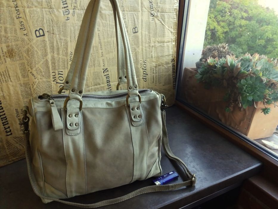 дамска чанта бежова,кожена-естествена кожа и велур