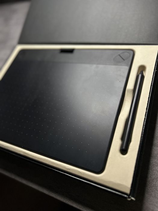 Графический планшете Wacom Intuos Art Medium Black ( CTH-690 AB-N)