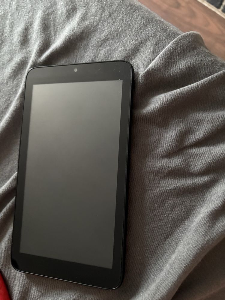 Vand tableta vodafone smart tab este in stare perfecta de fuctuonare !