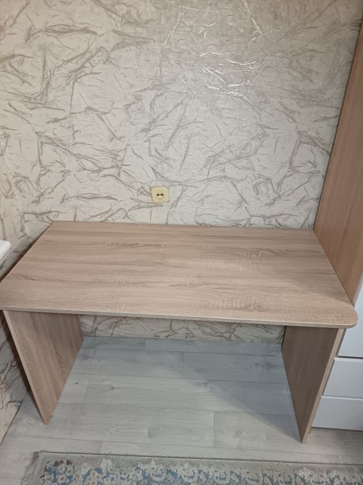 Стол ученический в отличном состоянии