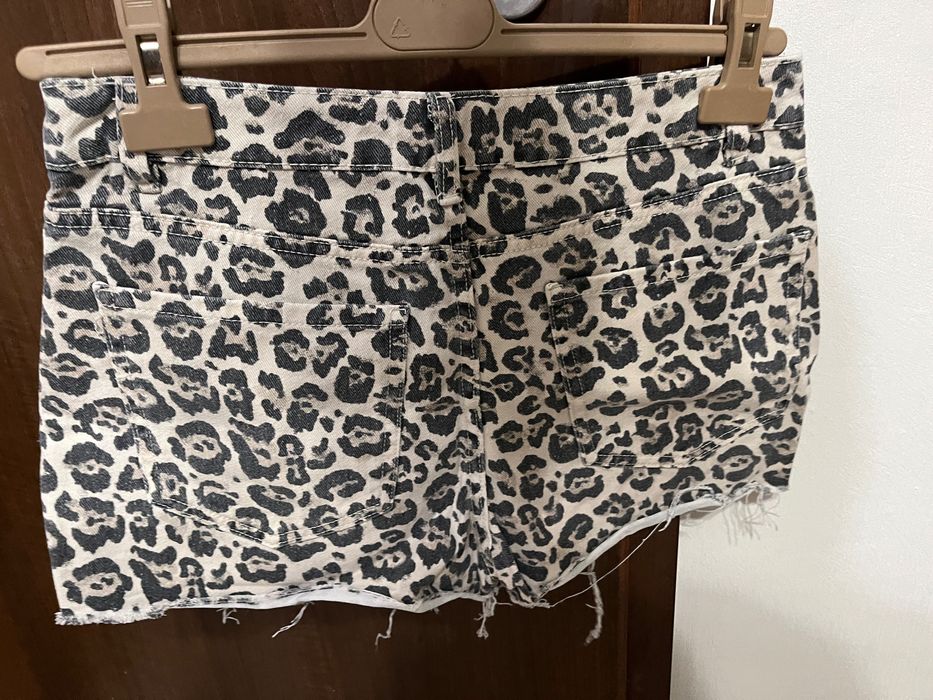 Продавам къси панталони sinsay