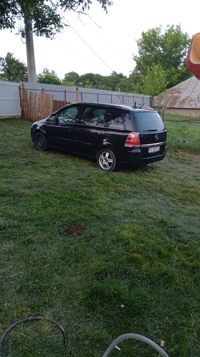 Vând Opel Zafira