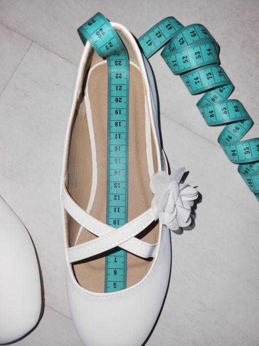 Обувки в бяло номер 36