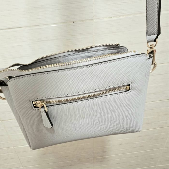 Дамска оригинална чанта GUESS.170лв.Нова