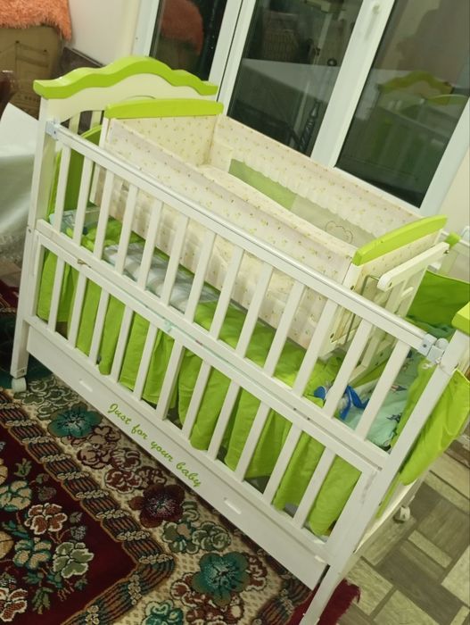 Detski karavat sotiladi srochna