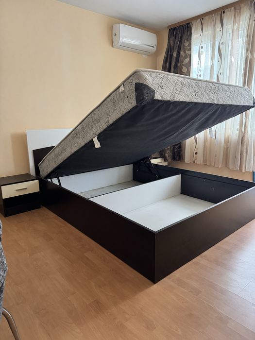 Спалня, хол с кухнерски бокс, две тераси, баня с тоалетна и мазе