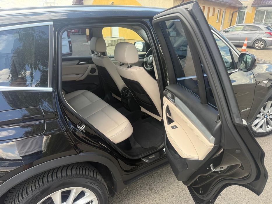 BMW X3 2.0D X-Drive 
M Paket 
X DRIVE [ 4x4]
An 2013
216000km km reali