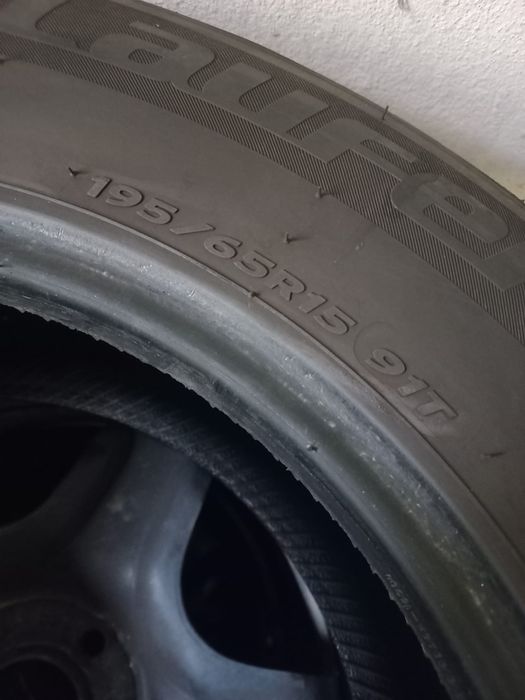 Vând doua anvelope Laufenn