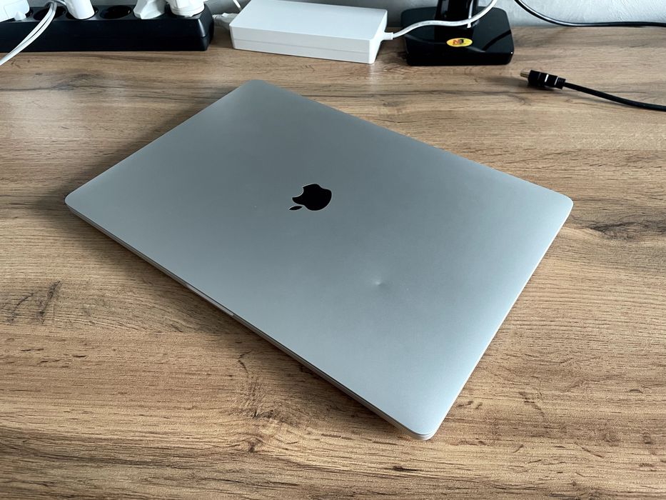 Macbook Pro 16 2019 i7 16/512