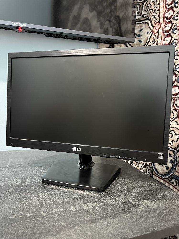 Монитор LG диагональ 20 полный комплект с коробкой