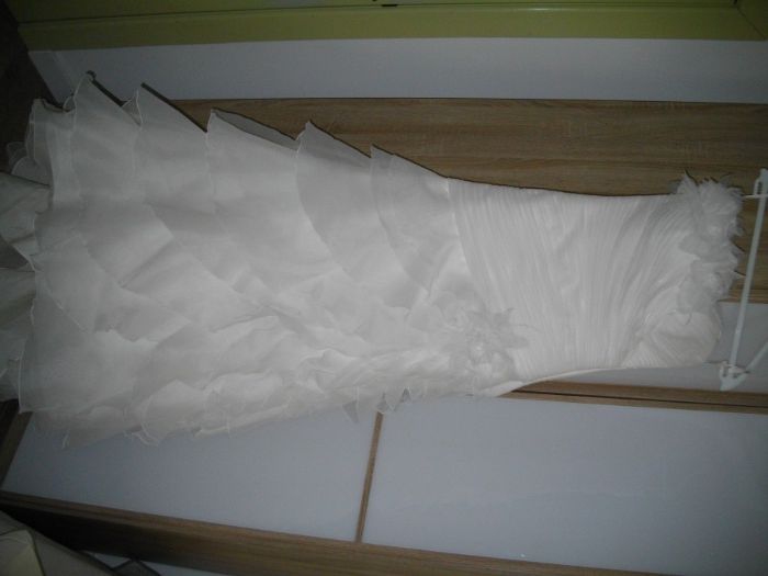 Сватбена рокля и Воал-оригинални от колекцията на Demetrios