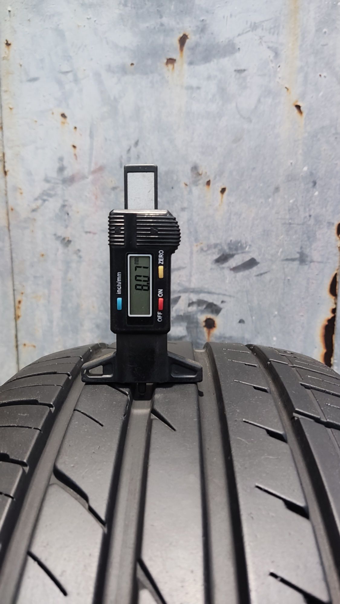 1бр. лятна гума 225/50/17 Falken Ziex
7.3mm
Перфектно състояние на гум