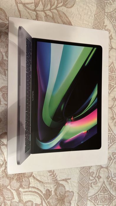 MacBook M1 2020 года